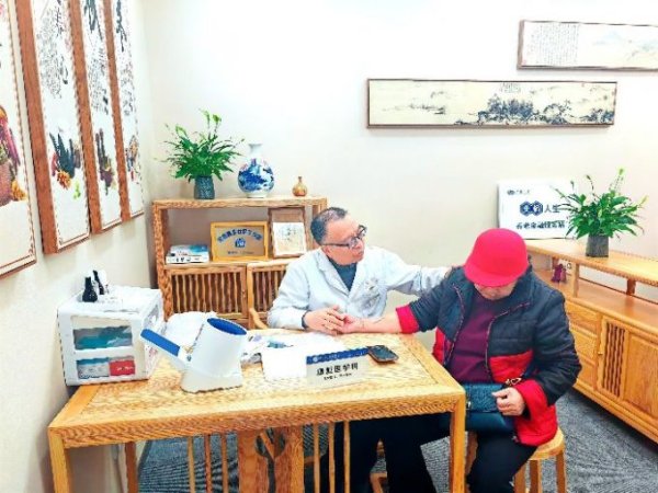 赢金配资 诊疗相伴过新年｜兴业银行成都分行深化“健康”金融生态圈