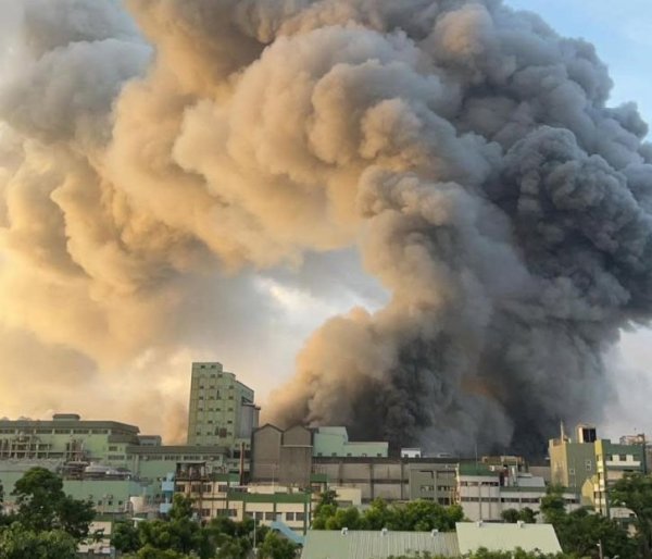 中金汇融 台湾首家超级电池工厂发生火灾，现场传出爆炸声