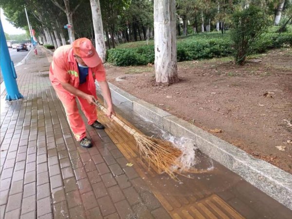 68配资 济南市莱芜区：雨后洁城不停歇 全力清淤保畅通